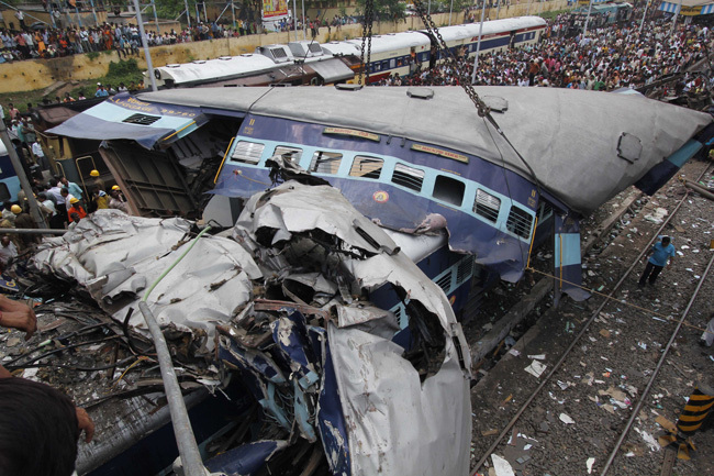 At least 60 passengers were killed and 90 injured on July 19 when the speeding Sealdah-bound Uttarbanga Express rammed into the rear of the Vananchal Express pulling out of the Sainthia station in Birbhum district of West Bengal, eastern Indian. [Xinhua] 