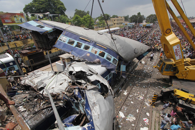 At least 60 passengers were killed and 90 injured on July 19 when the speeding Sealdah-bound Uttarbanga Express rammed into the rear of the Vananchal Express pulling out of the Sainthia station in Birbhum district of West Bengal, eastern Indian. [Xinhua] 