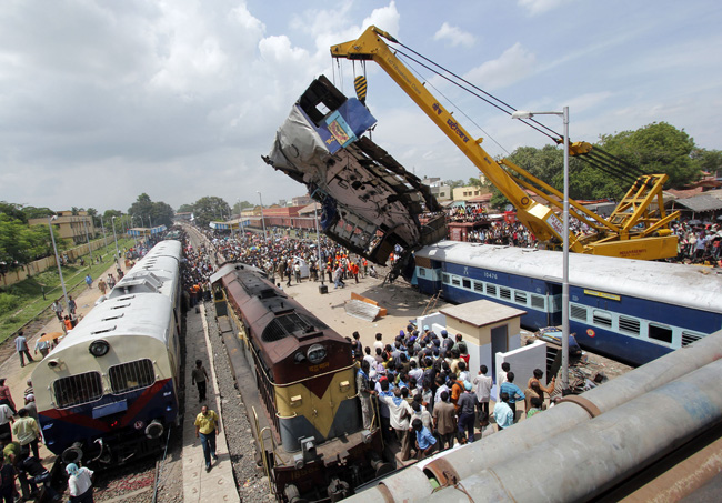 At least 60 passengers were killed and 90 injured on July 19 when the speeding Sealdah-bound Uttarbanga Express rammed into the rear of the Vananchal Express pulling out of the Sainthia station in Birbhum district of West Bengal, eastern Indian. [Xinhua] 