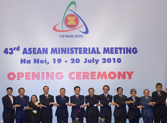 Foreign ministers from ten member countries of the Association of Southeast Asian Nations (ASEAN) convenedto discuss regional integration and cooperation in Hanoi on July 20, 2010. [Xinhua]