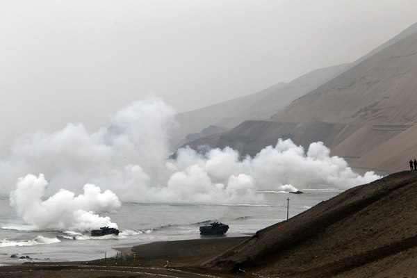 Service members from Argentina, Brazil, Colombia, Mexico, Peru and Uruguay, and U.S. Marines carry out a sea landing exercise at the port of Ancon, north of Lima, during the Southern Exchange and Partnership of the Americas (SE/POA 10) military exercise, July 19, 2010. [Xinhua]