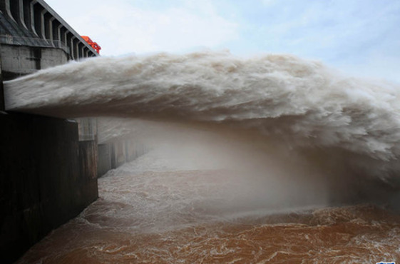 Flood waters are sluiced at the Three Gorges Dam in Yichang, central China's Hubei Province, July 19, 2010. The water influx into the Three Gorges Reservoir reached 66500 cubic meters per second by 19:14 on Monday, setting a new record in this year's flood season.[Xinhua]