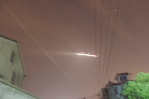 杭州萧山市民拍下照片20分钟后机场才发现UFO(图)