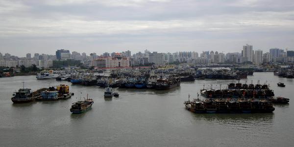 Fishing vessels anchor at Xingang Port to take shelter from the approaching tropical storm Chanthu in Haikou, capital of south China's Hainan Province, July 21, 2010. The tropical storm Chanthu is expected to land onto the coastal areas from Yangjiang of south China's Guangdong Province to Wanning of south China's Hainan Province on July 22. [Hou Jiansen/Xinhua]