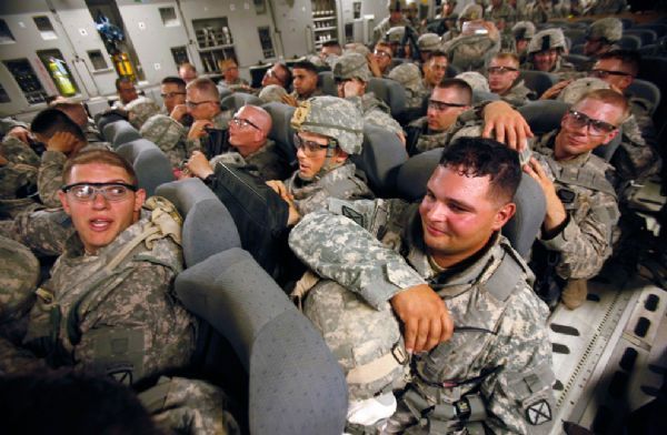 U.S. Army soldiers from 2nd Brigade, 10th Mountain Division are seen on board a C-17 aircraft at Baghdad International Airport as they begin their journey to the United States on July 13, 2010. The soldiers, based at Fort Drum, New York, are headed home after nine months in Iraq as part of the U.S. drawdown of forces. [yeeyan.org]