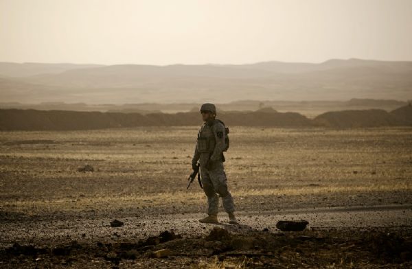 Sgt. Patchin of Bronco Troop, 1st Squadron, 14th Cavalry, inspects the site of an IED that detonated near his vehicle on June 11, 2010 north of Jalaulah, Diyala Province, Iraq. Insurgents have been stepping up attacks against Iraqi and US forces as the September-scheduled drawdown grows near. [yeeyan.org]