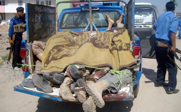 Bodies of government-backed Sunni militia members who were killed in a bomb attack are piled in a truck to be transported to a hospital in the town of Mahmudiya, 30 km (20 mi) south of Baghdad on July 18, 2010. A suicide bomber attacked government-backed Sunni militia on Sunday as they lined up to be paid on Baghdad&apos;s southwestern outskirts, killing at least 39 and wounding 41, Iraqi security sources said. [yeeyan.org]