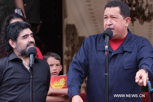 Venezuelan President Hugo Chavez (R) meets with Argentine soccer coach and former player Diego Maradona at the Miraflores Palace in Caracas, capital of Venezuela, July 22, 2010. 