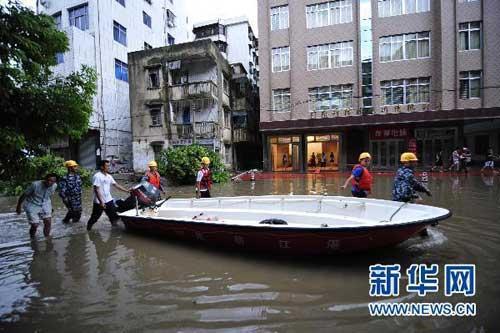 Typhoon Chanthu has left Guangdong province and entered into neighboring Guangxi Zhuang autonomous region. [Xinhua] 