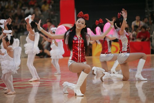 Dancers perform during the interval of a charity game in the name of China's NBA star Yao Ming's charity fund in Beijing July 24, 2010. [Photo\chinadaily.com.cn]