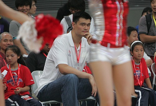 China's NBA star center Yao Ming reacts during a charity game in the name of his charity fund in Beijing July 24, 2010. [Photo\chinadaily.com.cn]