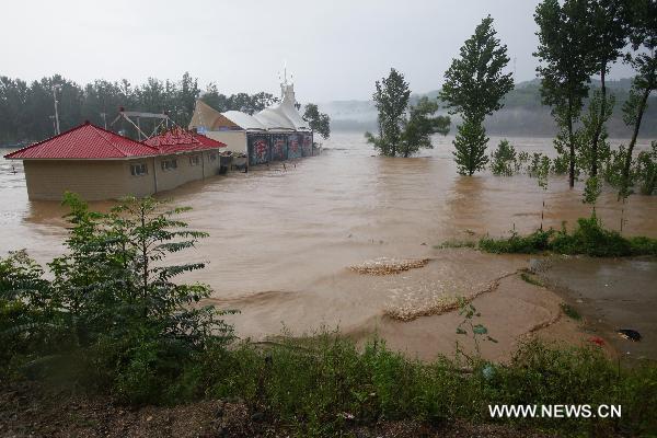 Photo taken on July 24, 2010 shows a drifting camp submerged by floodwaters in Song County, central China's Henan Province. A heavy rainstorm hit the Yuxi mountain area in Henan Province from Friday to Saturday. Rain-triggered floods have killed four people and left two missing in Luanchuan County. Communication was also interrupted in some areas of Henan. (Xinhua/Zhang Xiaoli) 