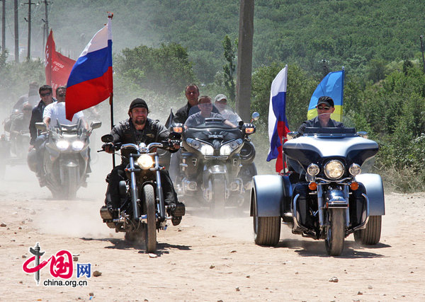 Russian PM Vladimir Putin rides a posh Harley Davidson trike at the 14th International bike show in Sevastopol. [CFP]