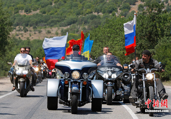 Russian PM Vladimir Putin rides a posh Harley Davidson trike at the 14th International bike show in Sevastopol. [Photo: Chinanews.com.cn]