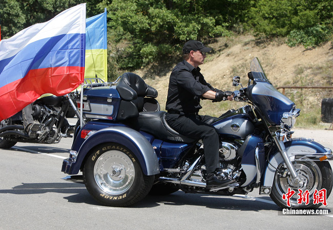 Russian PM Vladimir Putin rides a posh Harley Davidson trike at the 14th International bike show in Sevastopol. [Photo: Chinanews.com.cn]