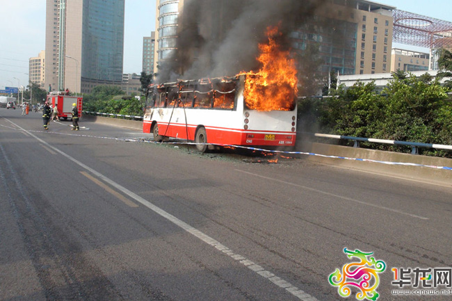 Smoke and flames billow from a self-ignited bus in South China&apos;s Chongqing on July 26, 2010.There are no reports of any casualties yet. [photo: www.cqnews.net]