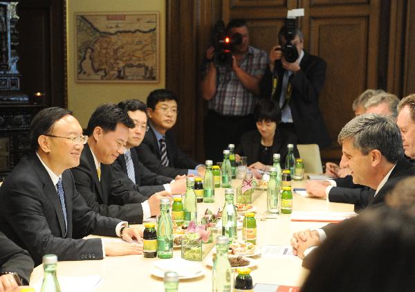Chinese Foreign Minister Yang Jiechi holds talks with his Austrian counterpart Michael Spindelegger in Vienna, capital of Austria, on July 25, 2010. [Xu Liang/Xinhua]