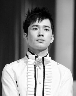 The singer 'Happy boy' Amguulan was sentenced to prison for three and a half years on July 21 by a Hangzhou court for speeding and drunk driving that caused the death of a pedestrian. On March 3, Amguulan drove a BMW after drinking and struck Li Rongzhen, who was riding an electric bicycle. Amguulan fled the scene, and Li died on March 24.