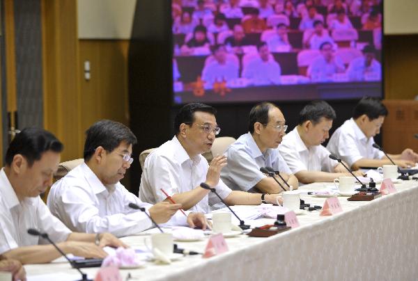 Chinese vice premier Li Keqiang (3rd L) addresses a conference on the 6th national census in Beijing, China, on July 16, 2010. 