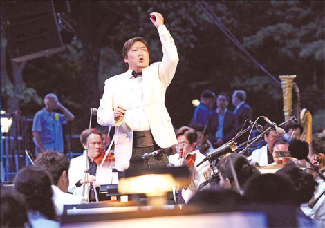 Yu Long conducting the Shanghai Symphony Orchestra, before the New York Philharmonic took over at a recent outdoor concert in New York.