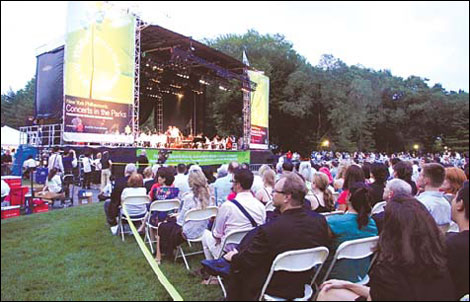 The New York concert attracted an audience of about 30,000.