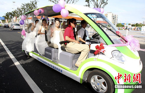 Group wedding ceremony held in World Expo