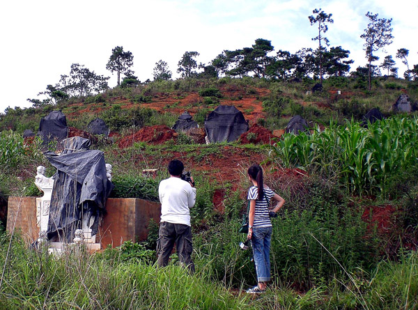 Local residents said the village governance ordered them to cover their families&apos; tombstones with black cloth or paint them green or black so the mountains could have a more unified color.