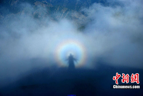 The photo shows a beautiful rainbow appearing over the sky of Denggan Mountain, in Tianchi, Northwest China&apos;s Xinjiang Uyghur Autonomous Region at 7pm, July 24. It brings to mind the glory of Buddha.[Chinanews.com]