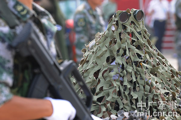 An army unit based at an inland province in the Jinan Military Command ferried combat forces and arms to &apos;a coastal city&apos; in Shandong province on July 27, 2010. [Photo: cnr.cn]