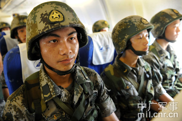 An army unit based at an inland province in the Jinan Military Command ferried combat forces and arms to &apos;a coastal city&apos; in Shandong province on July 27, 2010. [Photo: cnr.cn]