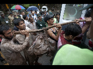 Resident volunteers go through the wreckage of an Airblue passenger plane which crashed in Islamabad's Margalla Hills July 28, 2010. [Xinhua]