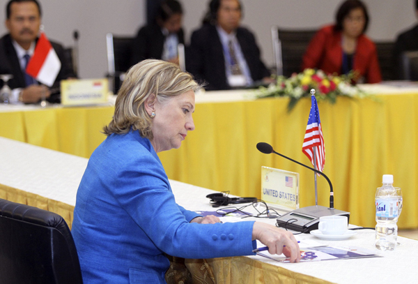 U.S. Secretary of State Hillary Clinton attends the U.S. - ASEAN Ministerial Meeting during the 43rd annual ASEAN Ministerial Meeting in Hanoi July 22, 2010. [Xinhua]