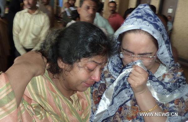 Pakistani women mourn the death of their relatives in the southern Pakistani city of Karachi July 28, 2010. A passenger plane crashed in the Margalla hills on Wednesday morning, killing all of the 152 people on board. [M. Arshad/Xinhua]