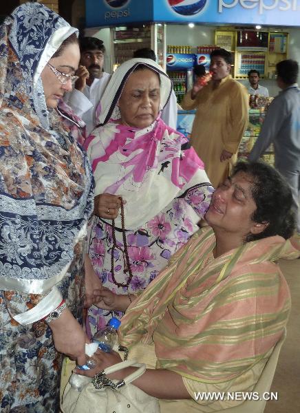 Pakistani women mourn the death of their relatives in the southern Pakistani city of Karachi July 28, 2010. A passenger plane crashed in the Margalla hills on Wednesday morning, killing all of the 152 people on board. [M. Arshad/Xinhua]