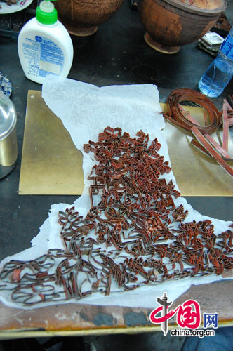 The copper outlines form the design for the surface of the Cloisonné pieces. Bending these strips is the most important and most difficult part of the process, because it forms the basis for the whole pattern.