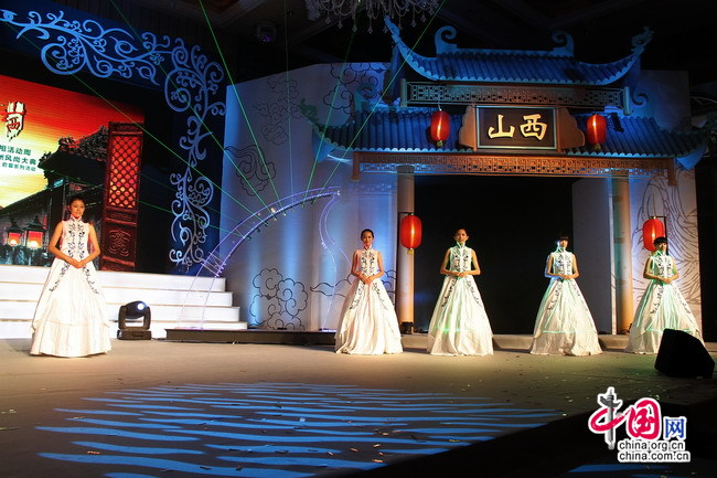 The opening ceremony of 'Splendid Asia, Beautiful Shanxi' Asian Fashion Show in Star River Hotel in Taiyuan, capital of north China's Shanxi Province, July 24, 2010.