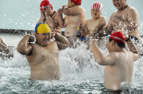 Boys play in the swimming pool at the training camp in Shenyang, capital of northeast China&apos;s Liaoning province on July 29, 2010.[Xinhua]