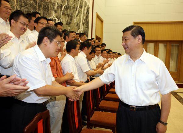 Chinese Vice President Xi Jinping (R) meets with specialists at the seaside resort of Beidaihe in north China's Hebei Province July 29, 2010. The specialists are representatives of a Chinese recruitment program of global experts.