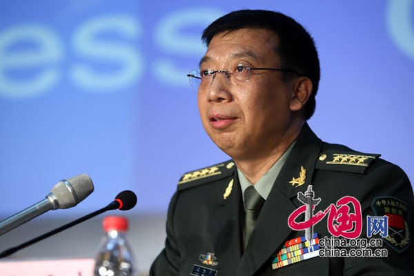 Defense Ministry introduces new spokesman, Senior Colonel Geng Yansheng.[China.org.cn]