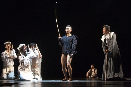 Guo Tao (center) as Don Quixote