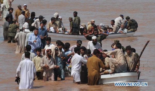 The current horrible wave of floods and landslides triggered by torrential monsoon rains has killed more than 900 people in Pakistan while 1 million people have become homeless as the flood is now hitting Western and Southern parts of the country, local media reported on Saturday. 