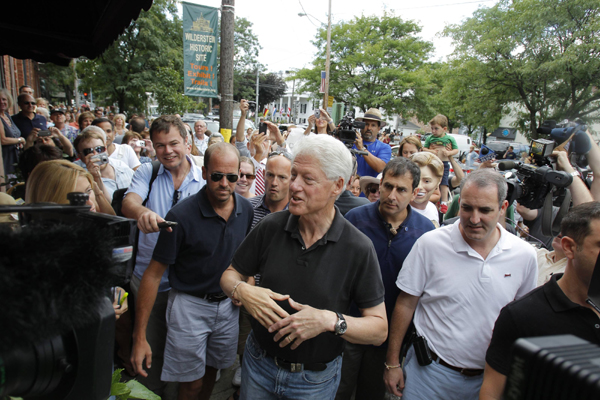 Former U.S. president Bill Clinton walks up the street in Rhinebeck, New York July 30, 2010. Before Chelsea Clinton's multimillion-dollar wedding, the tiny town of Rhinebeck, 100 miles north of New York City, was bustling with activity.