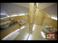 The photo shows the bathroom of first class of Emirates' Airbus A380 which arrives at the Capital International Airport in Beijing August 1, 2010.[Chinanews.com]