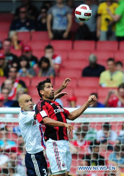 Borriello (R) of AC Milan heads for the ball with Cris of Lyon during the second day match between AC Milan and Lyon at the Emirates Cup soccer tournament at the Emirates Stadium, London, Britain, August 1, 2010. (Xinhua/Zeng Yi) 