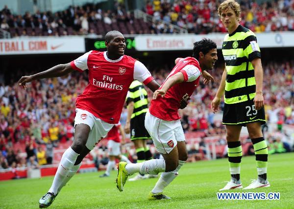 Carlos Vela (C) of Arsenal celebrates for his goal in the second day match between Arsenal and Celtics during the Emirates Cup soccer tournament at the Emirates Stadium, London, Britain, Aug 1, 2010. (Xinhua/Zeng Yi) 