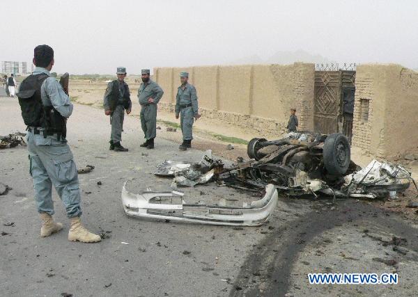 Police check the blast site in Kandahar, south Afghanistan, Aug. 2, 2010. [Zalmay/Xinhua]