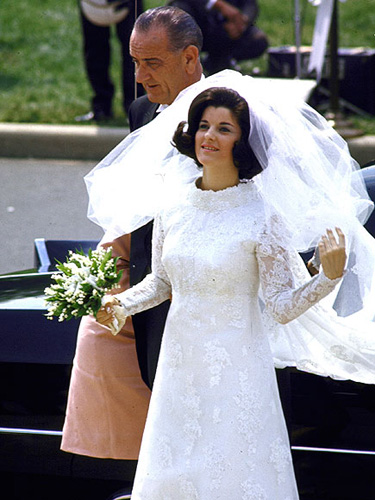 Former U.S. President Lyndon Johnson attends the wedding ceremony of his daughter Luci in 1966. [gb.cri.cn]