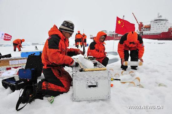 Chinese expedition team members test the ice samples in the Arctic Ocean, Aug. 2, 2010. [Photo: Xinhua]