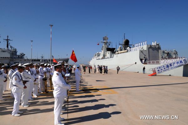 Two Chinese naval warships destroyer Guangzhou and frigate Chaohu, which are part of the fifth Chinese naval escort flotilla, arrive at Taranto for a visit to Italy, Aug. 2, 2010. (Xinhua/Liu Chunhui) (yc) 