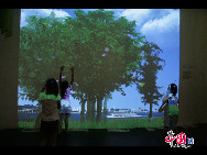 Children have fun in Expo park.[Photo by Yuan Fang]